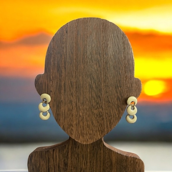 Gold Tone Cream Enamel
Chain Link Earrings - Picture 2 of 7